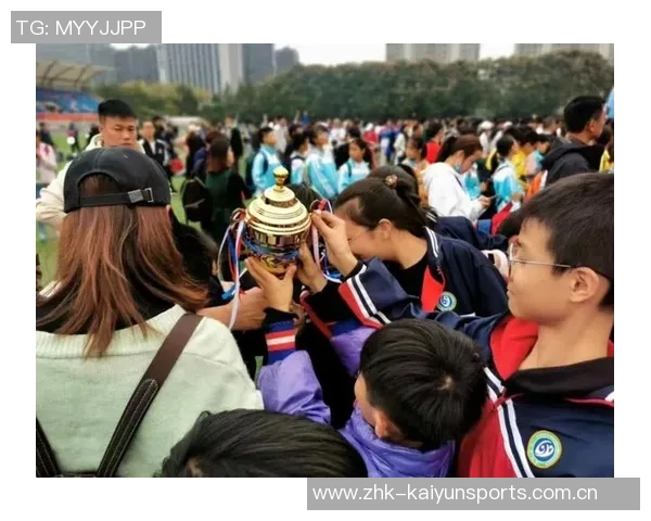 重庆羽毛球队在亚运会中的团队协作展现出色共同拼搏铸就辉煌 重庆羽毛球队在亚运会中的团队协作展现出色共同拼搏铸就辉煌